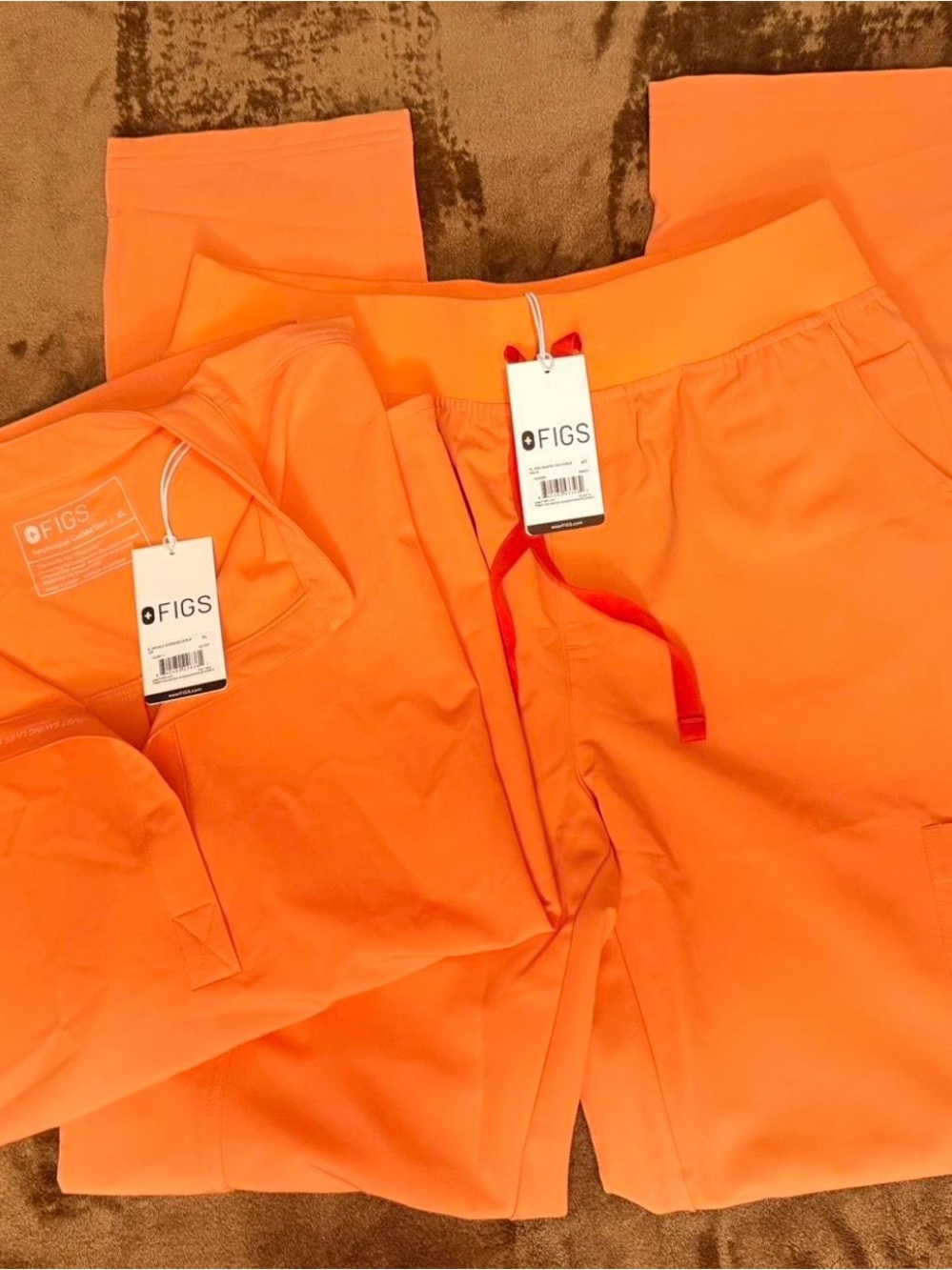Figs Technical Collection Limited Edition Sunset Drift Scrub Top with New Tags.